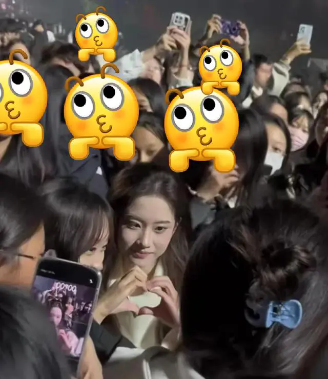 刘亦菲式美貌!女大学生意外走红,广告商争抢