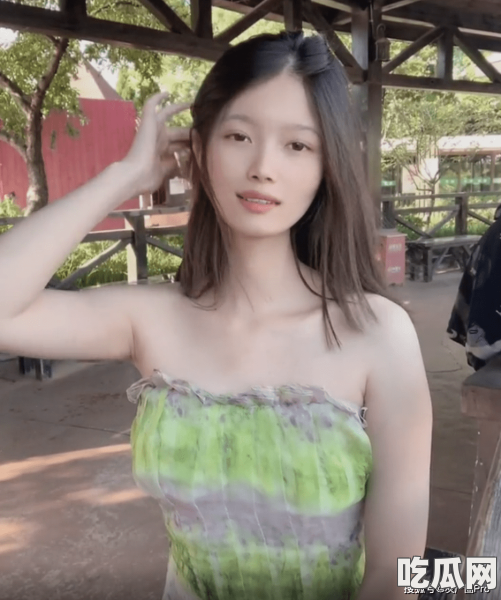 震惊!高学历女网红“甜甜佳”私密视频曝光,网友反应为何如此极端? 震惊!高学历女网红“甜甜佳”私密视频曝光,网友反应为何如此极端?