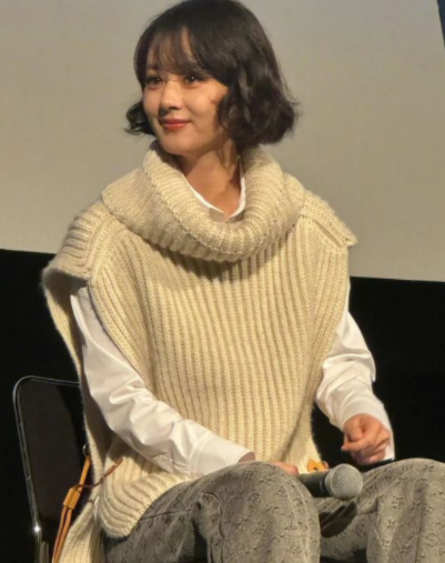 赵丽颖时尚蜕变:短发造型惊艳,减龄时尚