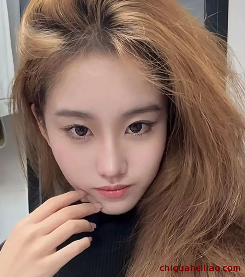 刘亦菲式美貌!女大学生意外走红,广告商争抢