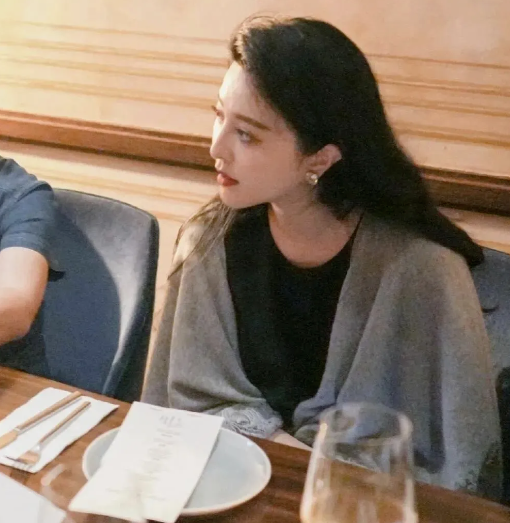 43岁范冰冰惊艳东京,白皙肌肤与狐狸眼迷倒众生